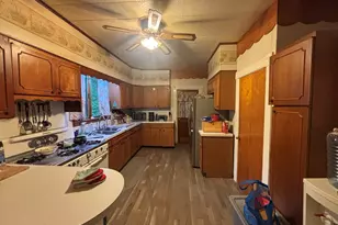 51 Church St, Ware, MA 01082 - Photo 3