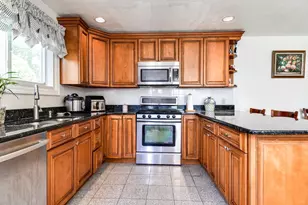 325 Captain Eames Cir, Ashland, MA 01721 - Photo 3
