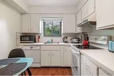 41 Centre St #305, Brookline, MA 02446 - Photo 9