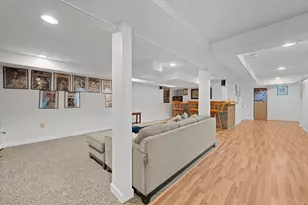 16 Mars Dr, Shrewsbury, MA 01545 - Photo 29