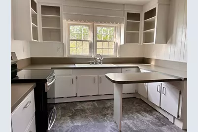 672 W Rodney French Blvd, New Bedford, MA 02744 - Photo 17