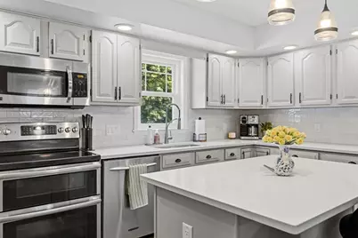 92 Everett St, Somerset, MA 02726 - Photo 9