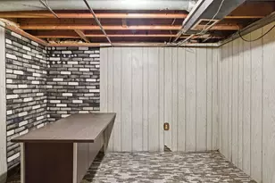 925 West St, Ludlow, MA 01056 - Photo 17
