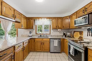 1535 Meridian St, Fall River, MA 02720 - Photo 5