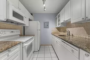 566 Commonwealth Ave, Boston, MA 02215 - Photo 3