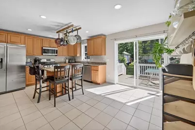 1074 Church St, New Bedford, MA 02745 - Photo 15
