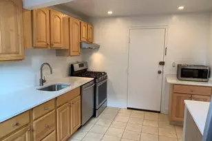 1064 Beacon St, Brookline, MA 02446 - Photo 5