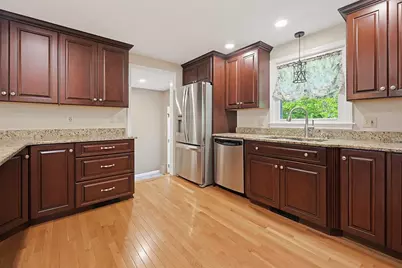 10 Douglas Ave, Methuen, MA 01844 - Photo 9