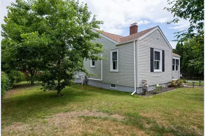 27 Suffolk Ave, Dartmouth, MA 02747 - Photo 33
