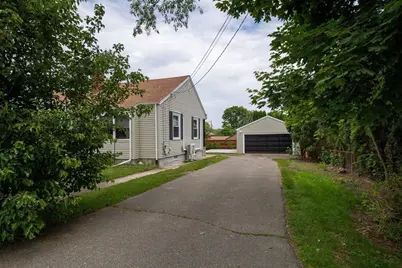 27 Suffolk Ave, Dartmouth, MA 02747 - Photo 31