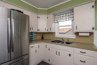 27 Suffolk Ave, Dartmouth, MA 02747 - Photo 17