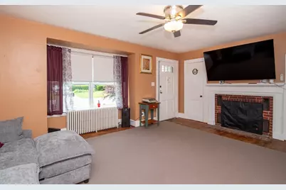 27 Suffolk Ave, Dartmouth, MA 02747 - Photo 5