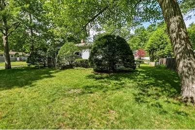 64 Tioga St, Springfield, MA 01128 - Photo 21