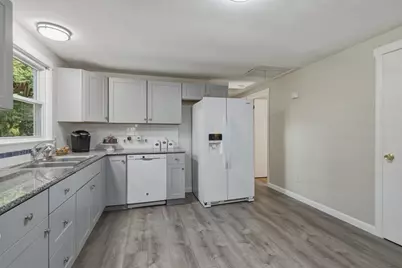 64 Tioga St, Springfield, MA 01128 - Photo 11