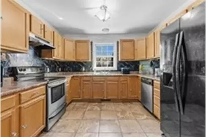 563 Woodman St, Fall River, MA 02724 - Photo 3