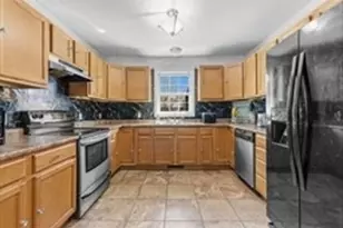 563 Woodman St, Fall River, MA 02724 - Photo 3