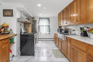 23 Ames St, Lowell, MA 01852 - Photo 5