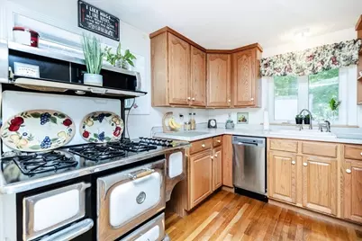 255 Lake St, Haverhill, MA 01832 - Photo 9