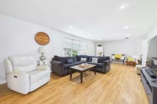 277 Tarkiln Hill Rd, New Bedford, MA 02745 - Photo 5