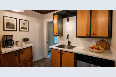 16 Central Street #2, West Brookfield, MA 01585 - Photo 3