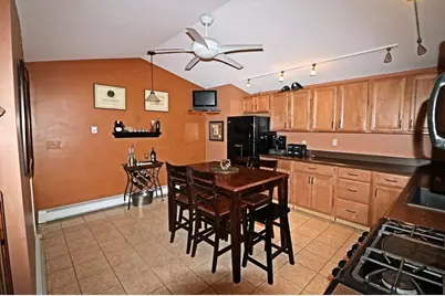 1040 Shirley St #1, Winthrop, MA 02152 - Photo 5