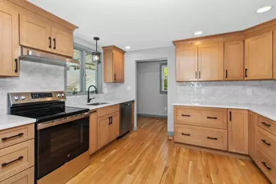 29 Harbor St, Danvers, MA 01923 - Photo 5