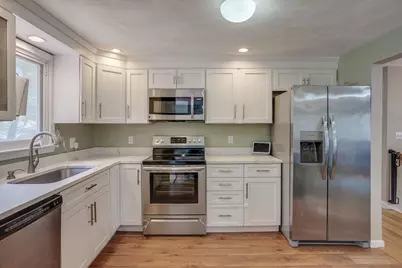7 Briarwood Rd, Woburn, MA 01801 - Photo 3