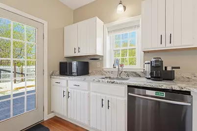 21 Washington Ave, Marshfield, MA 02050 - Photo 5