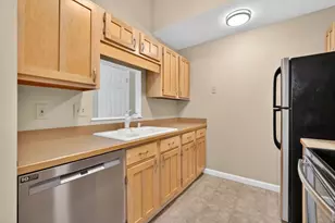 16 Maple Crest Cir, Holyoke, MA 01040 - Photo 15