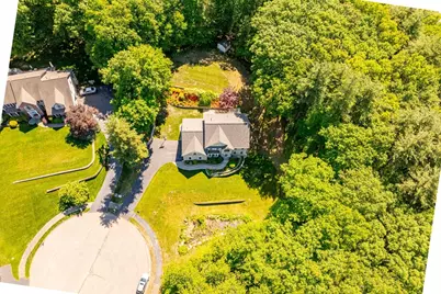 34 Beechwood Cir, Northborough, MA 01532 - Photo 3