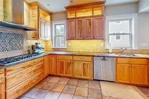 435 E 7th St, Boston, MA 02127 - Photo 5