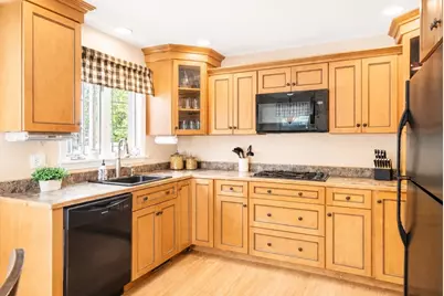 323 Oakhill Ave, Attleboro, MA 02703 - Photo 5
