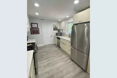 41 Bronx Rd, Boston, MA 02132 - Photo 5