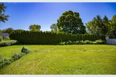 37 Senator Ave, Agawam, MA 01001 - Photo 31