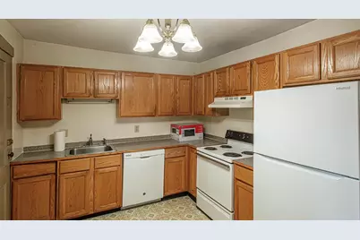 351 Main Street, Amherst, MA 01002 - Photo 17