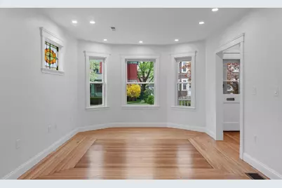 33 Farragut Ave, Medford, MA 02155 - Photo 9