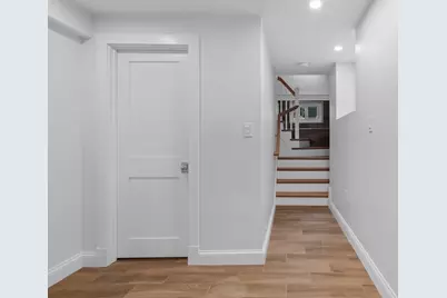 33 Farragut Ave, Medford, MA 02155 - Photo 19