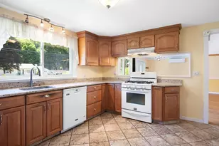9 Barton St, Granby, MA 01033 - Photo 5