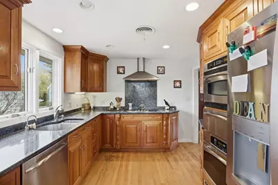 22 Burdett Rd, Lynn, MA 01904 - Photo 9