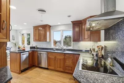 22 Burdett Rd, Lynn, MA 01904 - Photo 7