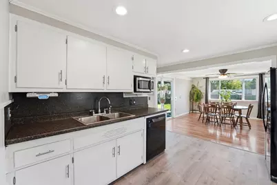 36 Vadnais St, Agawam, MA 01001 - Photo 7