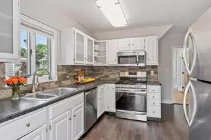 95 Haseltine St, Haverhill, MA 01835 - Photo 3
