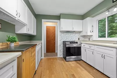 301 Lincoln St, Franklin, MA 02038 - Photo 7
