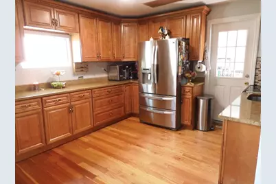 194 Oakland Ave, Methuen, MA 01844 - Photo 3