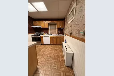 18 Pleasant St, Fitchburg, MA 01420 - Photo 5