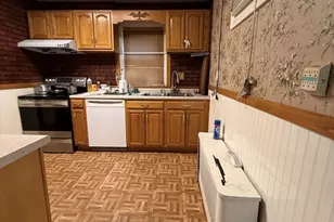 18 Pleasant St, Fitchburg, MA 01420 - Photo 5
