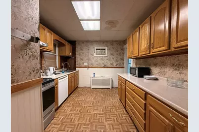 18 Pleasant St, Fitchburg, MA 01420 - Photo 3