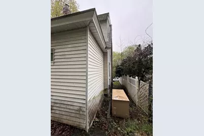 18 Pleasant St, Fitchburg, MA 01420 - Photo 31