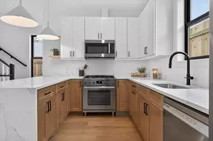 22 Spring Hill Terrace, Somerville, MA 02143 - Photo 3