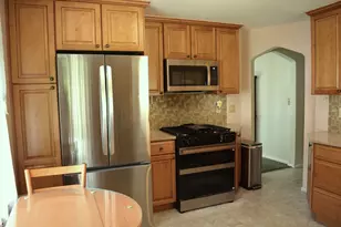 20 Exeter St, West Springfield, MA 01089 - Photo 15